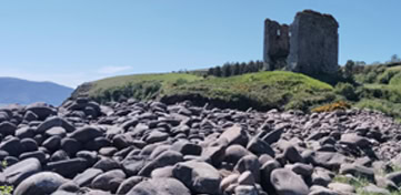 Minard Castle Lispole cliffside ruins