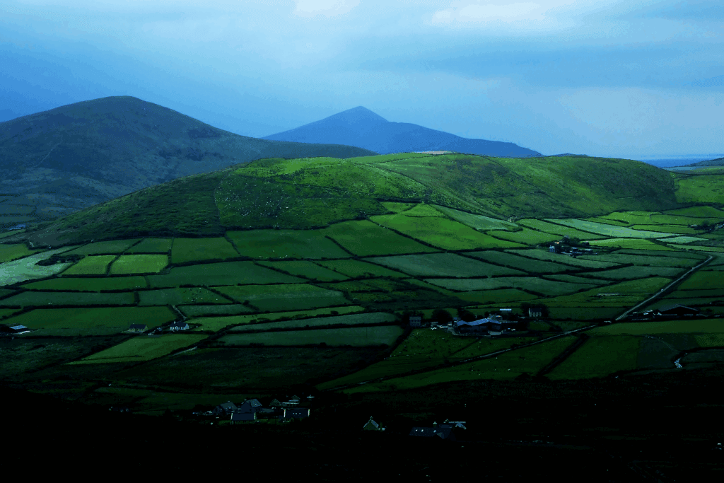 Text: Best time to visit Dingle for stunning summer views